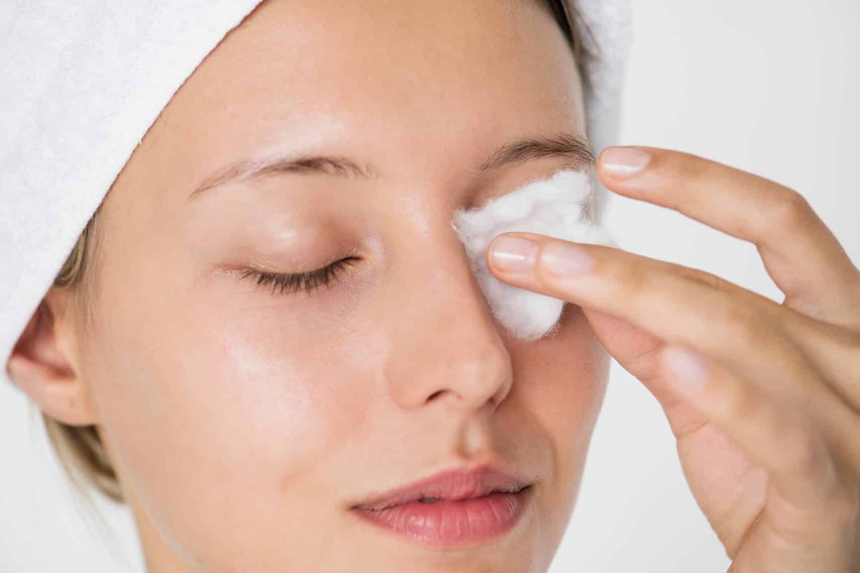 Here Is How To Use Virgin Coconut Oil As A Makeup Remover